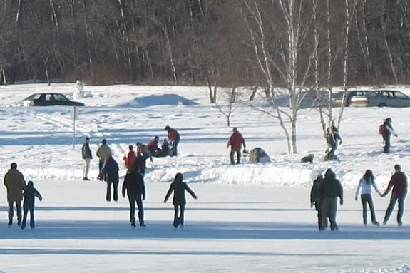 Ice Skating on the North Shore includes ponds, lakes, & indoor and outdoor rinks Ice Skating on the North Shore includes ponds, lakes, & indoor and outdoor rinks