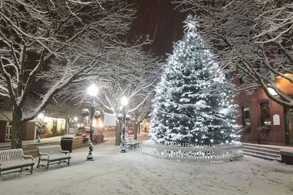 Enjoy the tradition of the Amesbury Massachusetts Tree Lighting with your family in downtown Amesbury after the Holiday Parade Enjoy the tradition of the Amesbury Massachusetts Tree Lighting with your family in downtown Amesbury after the Holiday Parade