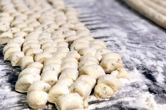 Kids and familes will make homemade pasta together at this Appleton Cooks workshop in Ipswich Massachusetts! Kids and familes will make homemade pasta together at this Appleton Cooks workshop in Ipswich Massachusetts!