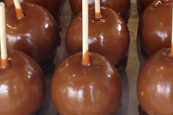 Tweens and Teens will make caramel applesa at Newburyport Public Library