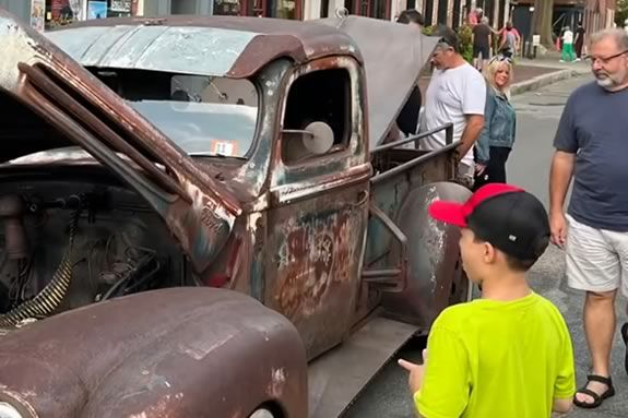 Numerous Classic Cars will be at the Cruisin' the 50's Car Show in downtown Newburyport Massachusetts. Numerous Classic Cars will be at the Cruisin' the 50's Car Show in downtown Newburyport Massachusetts.
