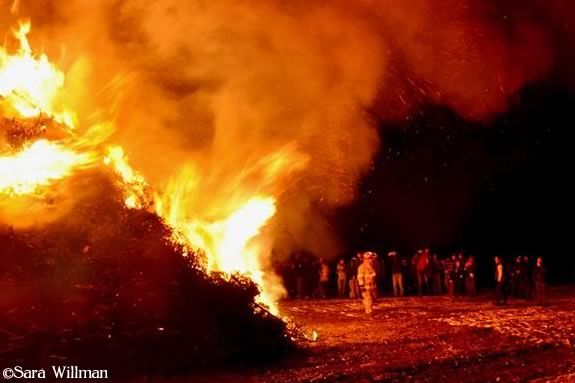 Come to Spencer-Pierce-Little Farm for an open house and winter bonfire! Photo ©Sara Willman