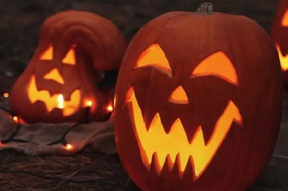 Come to Rockport Massachusetts for Halloween Fun and Community Spirit! Come to Rockport MA for Halloween Fun and Community Spirit!