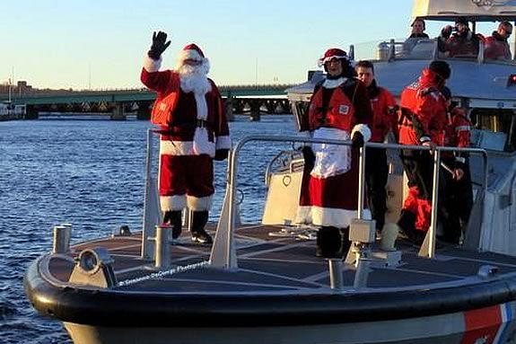 Come celebrate Santa's arriival in Newburyport and stay for the Tree Lighting. Come celebrate Santa's arriival in Newburyport and stay for the Tree Lighting.