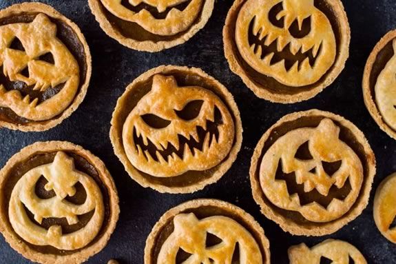 Spooky Pies Baking Workshop at the Trustees of Reservations' Appleton Farms in in Ipswich Massachusetts! 