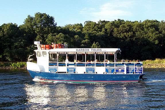 This Beach Creature Cruise aboard the Yankee Clipper is about the estuary